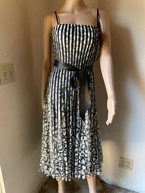 NWT Vintage CACHE Cocktail Dress Black & White Accordian Pleat Midi  SZ